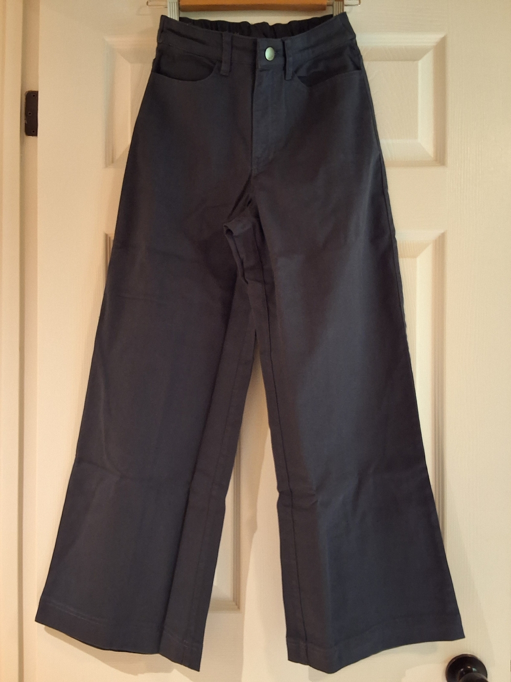 Organic Stretch Twill Wide-Leg Pant in Navy - Picture 4 of 7
